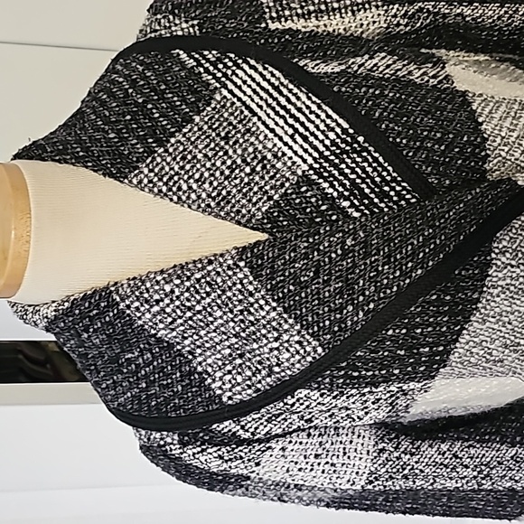 Guess preppi business Casual plaid lapel jacket. Size medium. Black and … - Picture 2 of 16